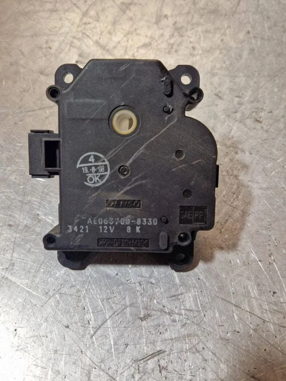 Õhuklapi mootor / ajam – Toyota Land Cruiser (J120) (2002-2009)