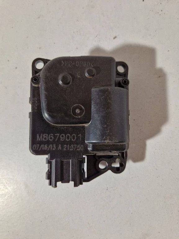 Air flap motor/actuator – Chrysler Town & Country V (2008-2016)