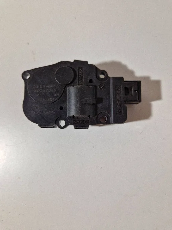 Air flap motor/actuator – Audi A4 Allroad B8 (2008-2016)