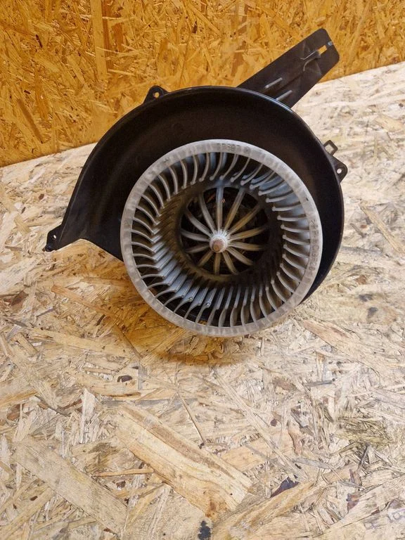 Heater fan/blower 6R1819015A