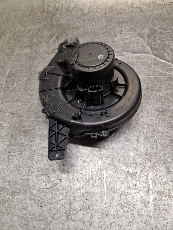 Heater fan/blower 6R1819015A
