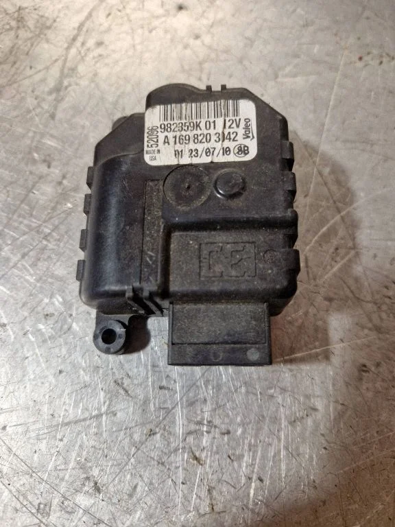 Gaisa aizvara motoriņš/aktuators A1698203042