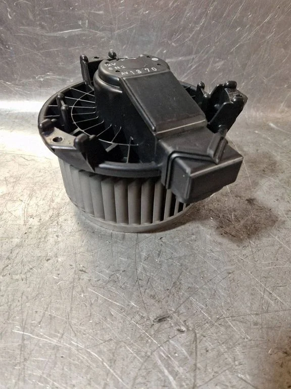 Heater fan/blower AV1370