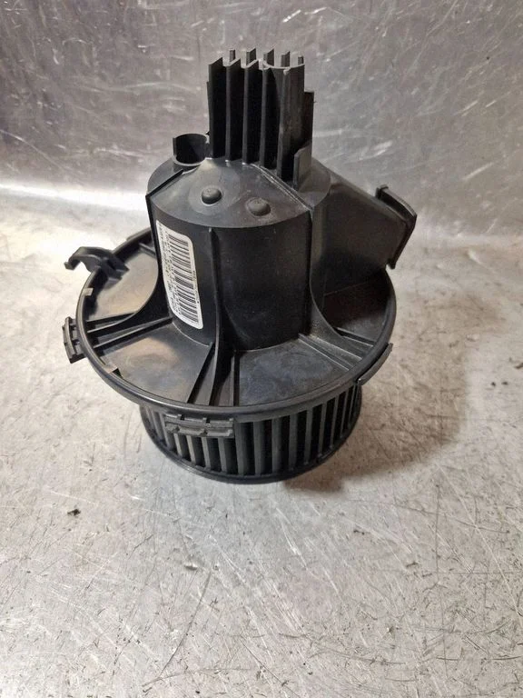 Heater fan/blower D8087
