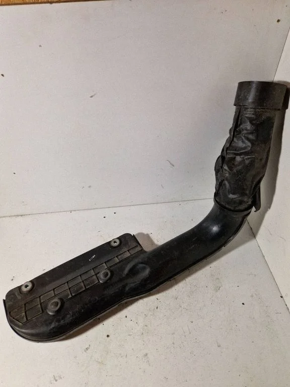 Engine coolant pipe/hose 282103Z301