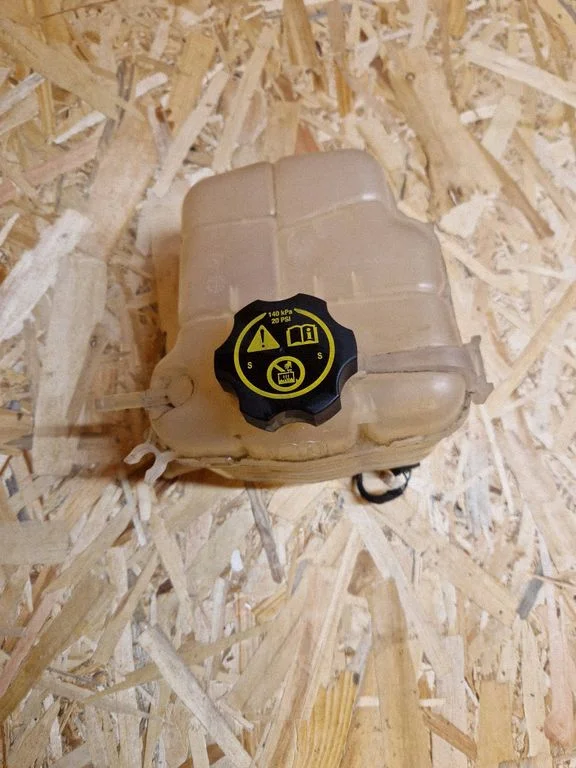 Coolant expansion tank/reservoir 13393368