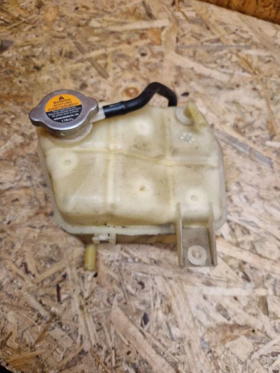 Coolant expansion tank/reservoir 0X13