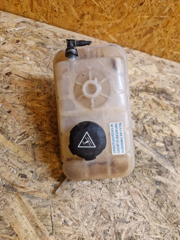 Coolant expansion tank/reservoir 917A1