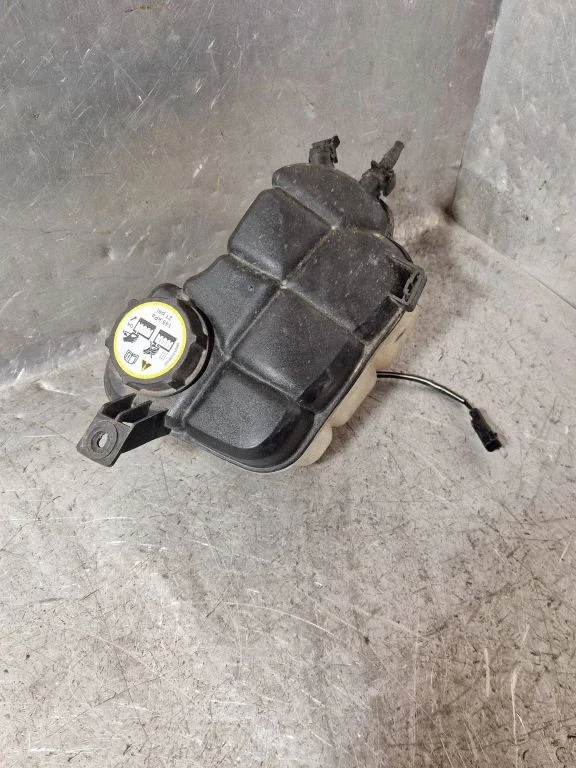 Coolant expansion tank/reservoir 6H918K218