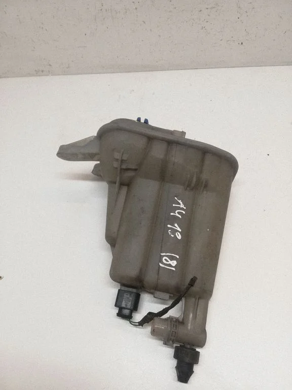 Coolant expansion tank/reservoir 8K0121403Q