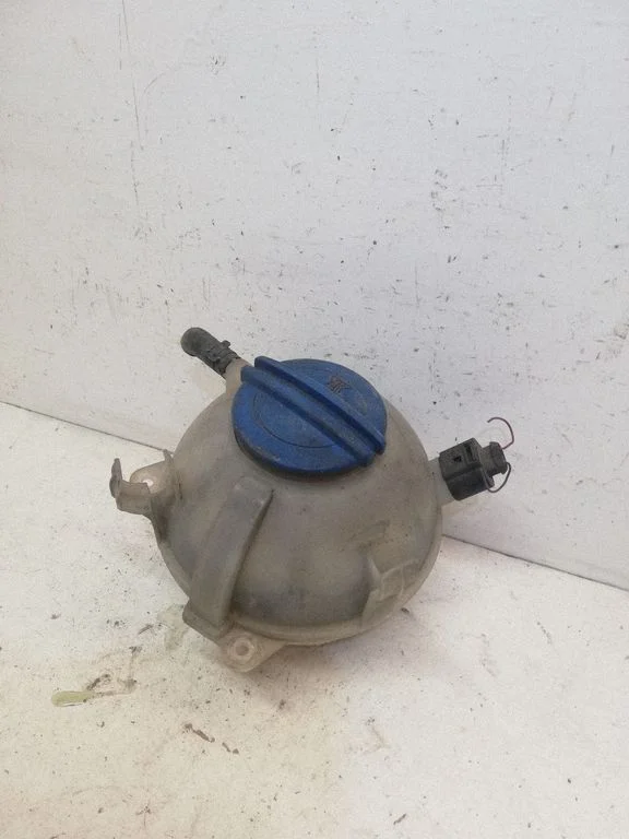 Coolant expansion tank/reservoir – Volkswagen Golf Plus (2005-2013)