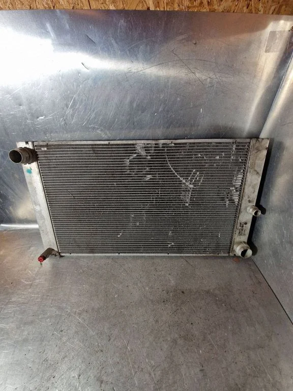 Jahutusvedeliku radiaator – BMW 5-seeria E60 E61 (2004-2010)