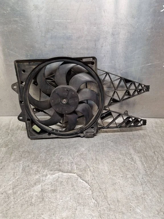Radiator cooling fan shroud 837902200