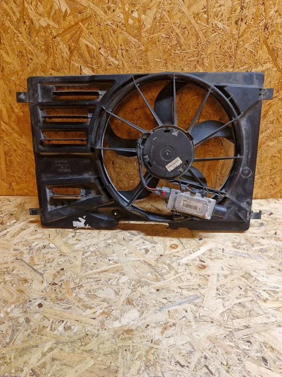Radiator cooling fan shroud 8V618C607R