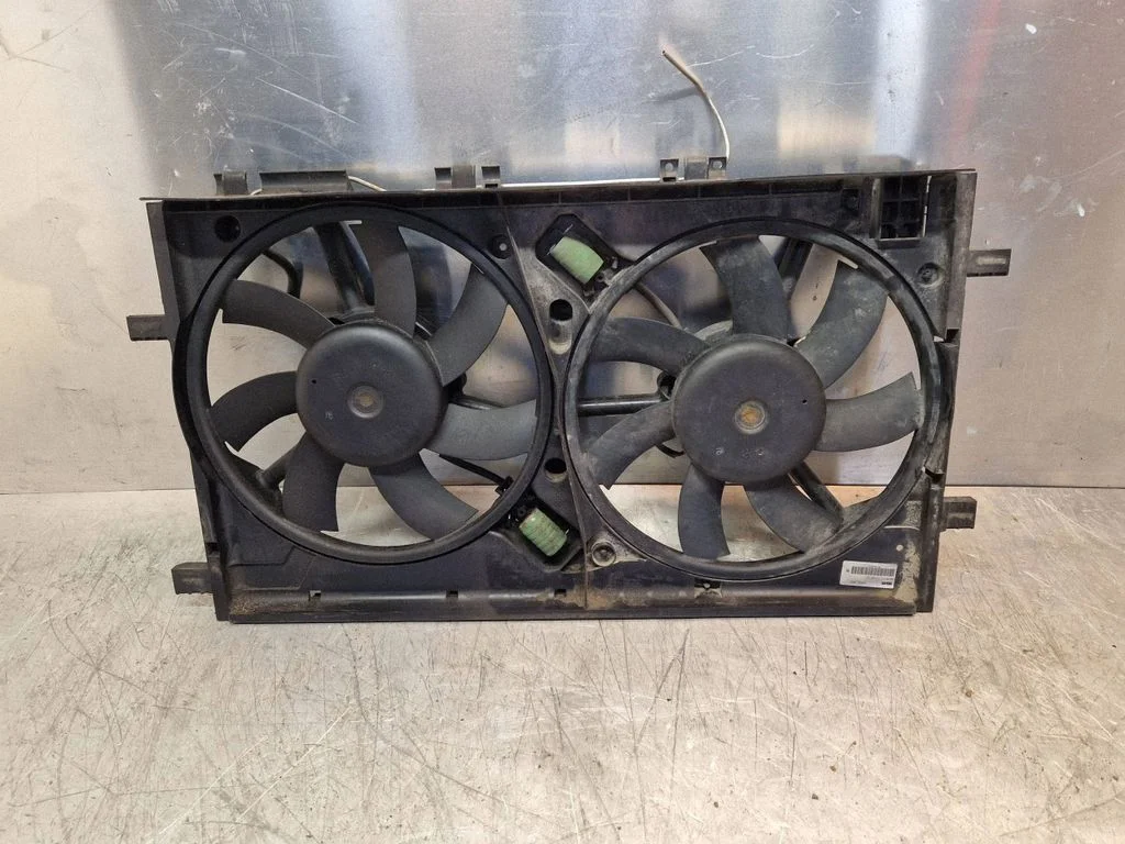 Radiator cooling fan shroud 13223018