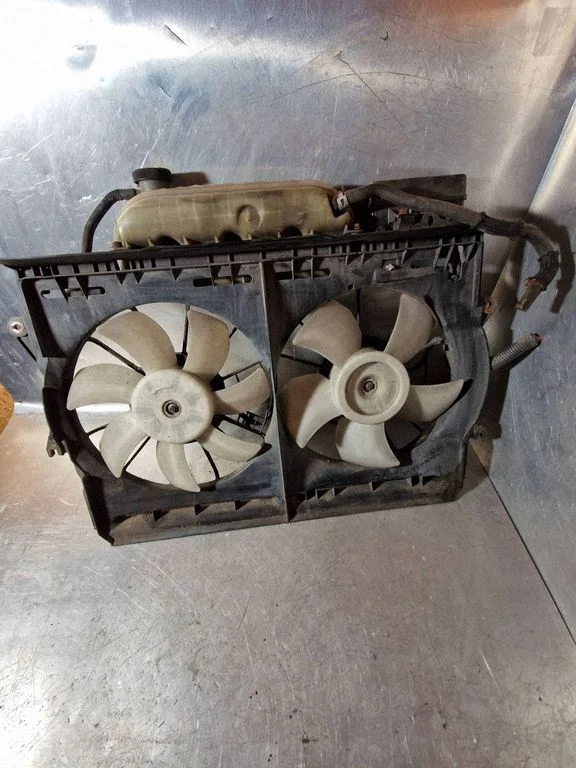 Obudowa wentylatora chłodnicy (dyfuzor) – Toyota Corolla Verso E121 (2004-2007)