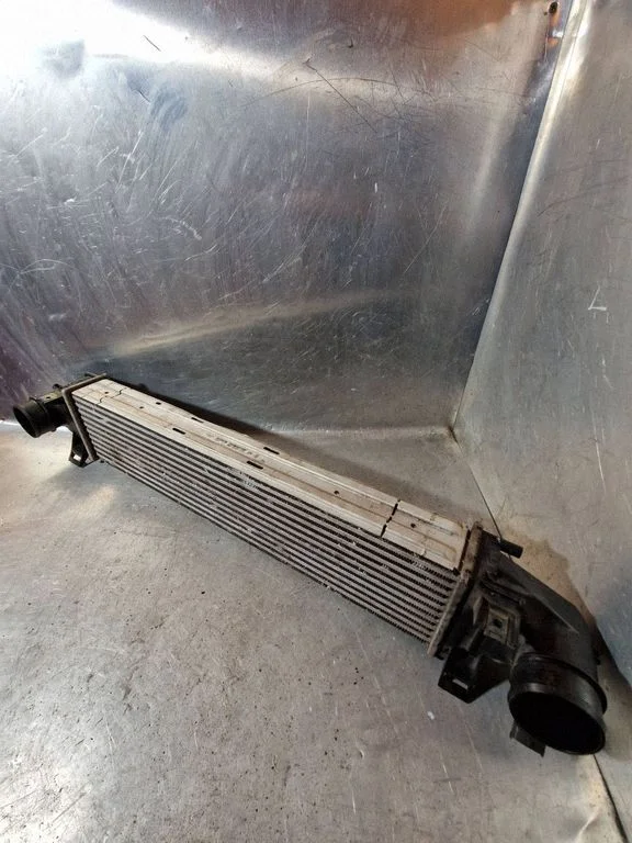 Starpdzesētāja (interkūlera) radiators – Volvo V40 (2012-2019)