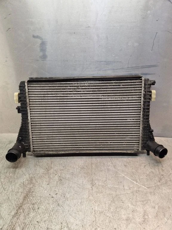 Starpdzesētāja (interkūlera) radiators – Volkswagen Jetta VI (2011-2018)