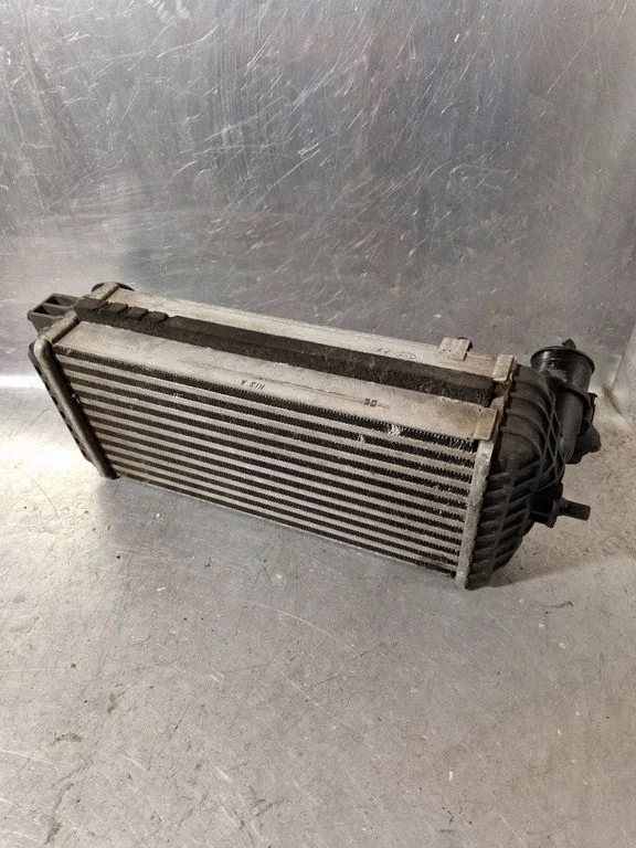 Starpdzesētāja (interkūlera) radiators 232702A800