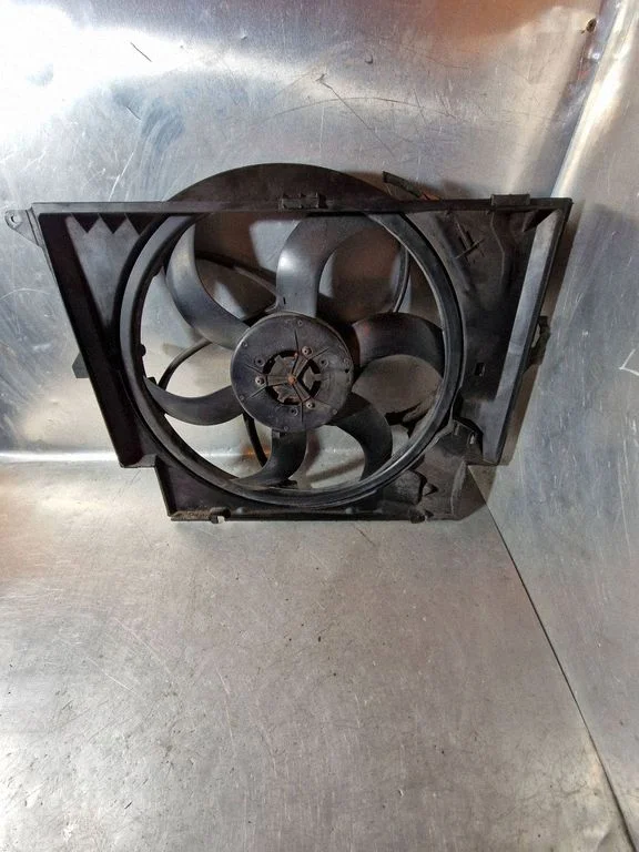 Radiator cooling fan shroud – BMW 3 Series E90 E91 (2005-2012)