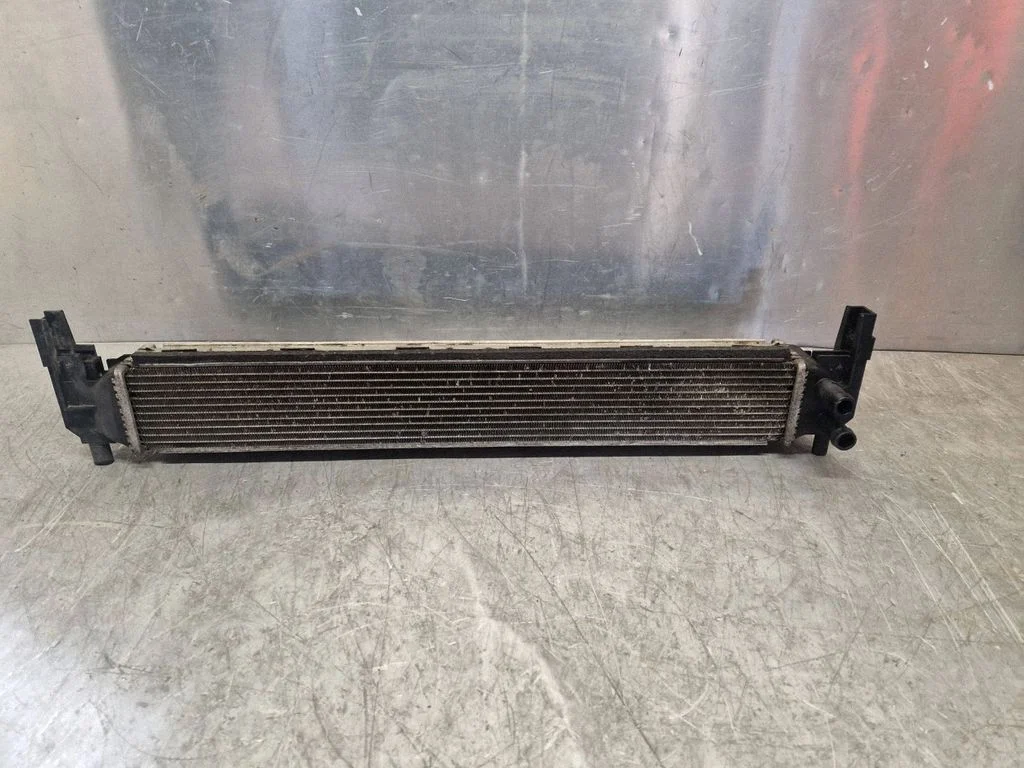 Vahejahuti radiaator 6R0145805H