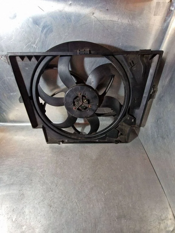Radiator cooling fan shroud – BMW 3 Series E90 E91 (2005-2012)