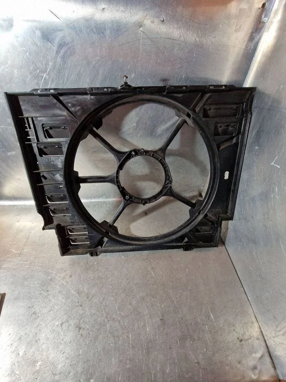 Radiator cooling fan shroud – BMW 5 Series E60 E61 (2004-2010)