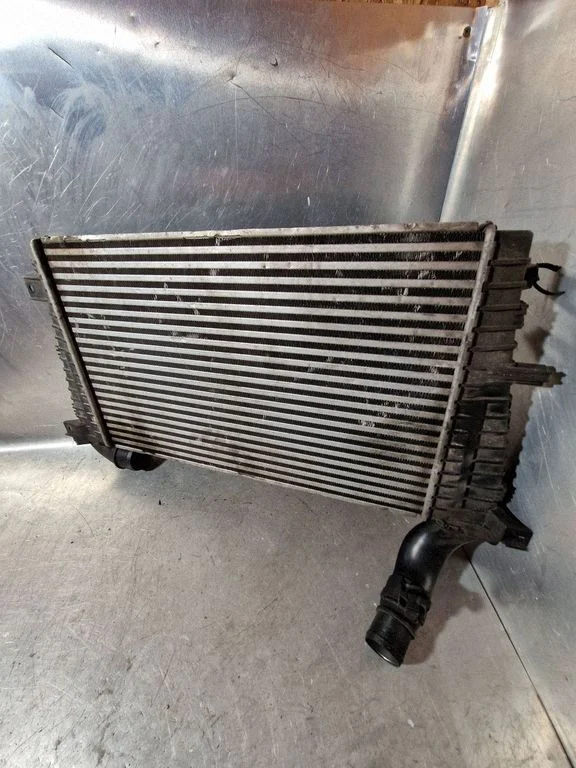 Vahejahuti radiaator – Opel Zafira B (2005-2014)