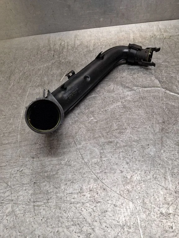 Intercooler hose/pipe 04E145673