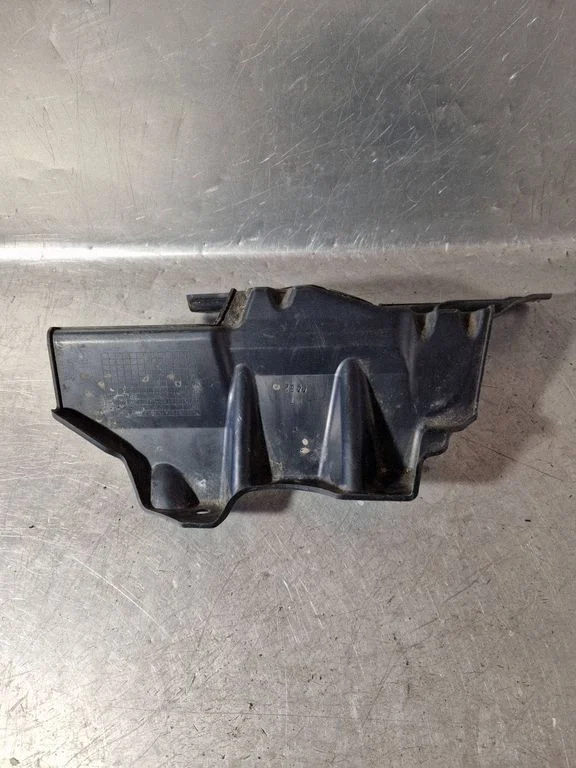 Intercooler air guide/duct channel – Land Rover Range Rover L405 (2013-2021)