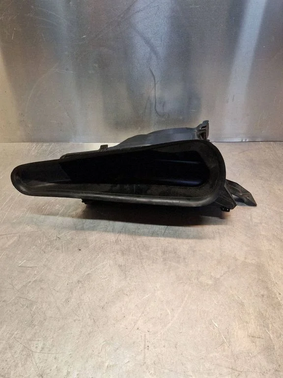 Intercooler air guide/duct channel 31353768