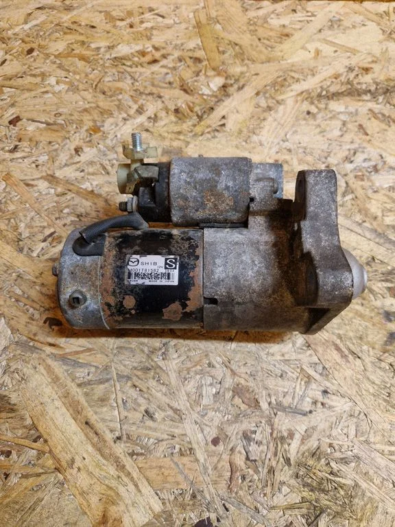 Starter motor M001T81582