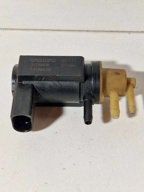 Turbo solenoid valve 31339808