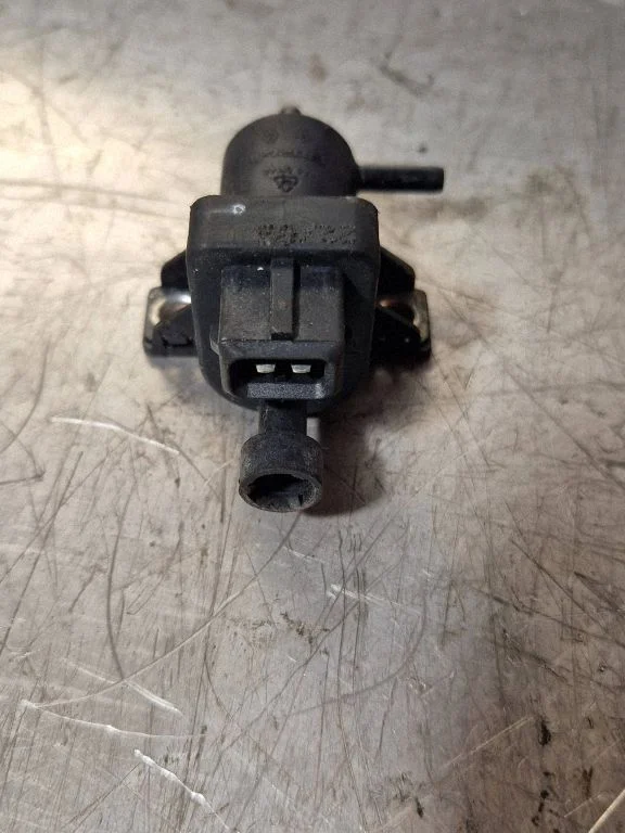 Zawór elektromagnetyczny turbo 8200762597