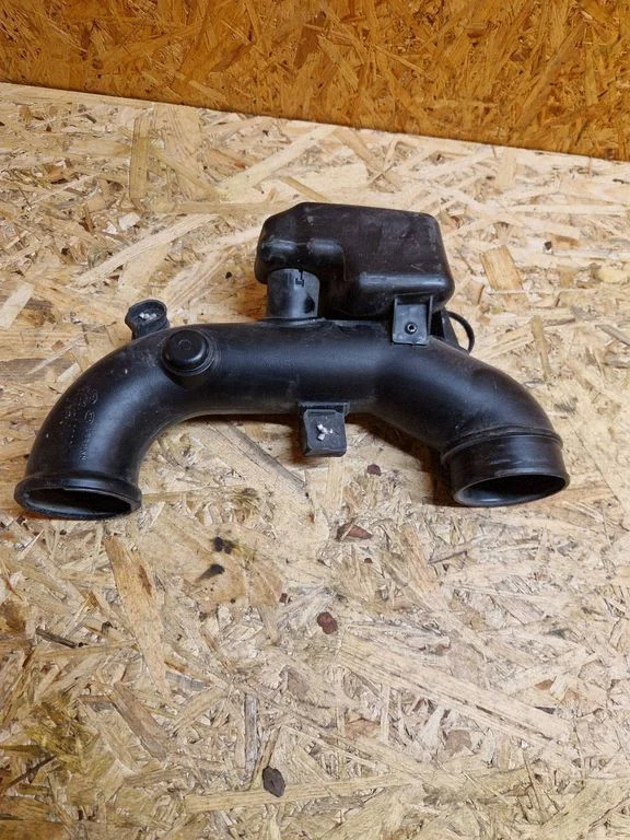 Air intake duct part 28221A2000