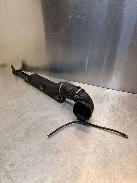 Air intake duct part – Land Rover Range Rover Sport L494 (2013-)