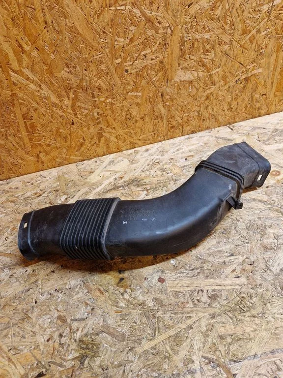 Air intake duct part – BMW 6 Series F12 F13 (2010-2018)