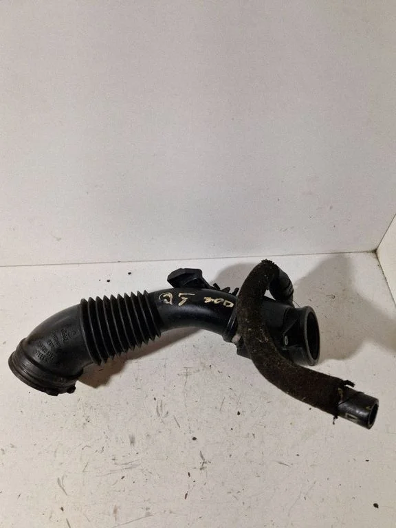 Air intake duct part – Audi Q5 SQ5 8R (2008-2017)