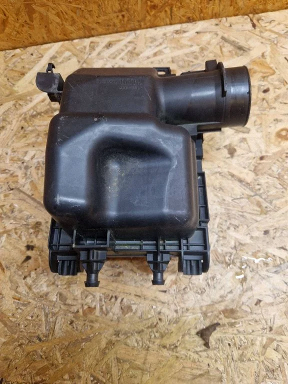 Air filter box 1KT1A