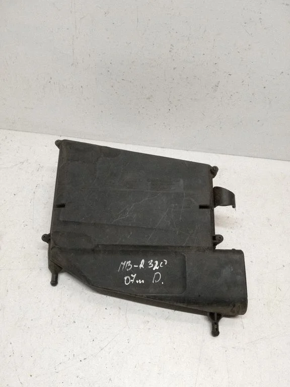 Air filter box A6420902001