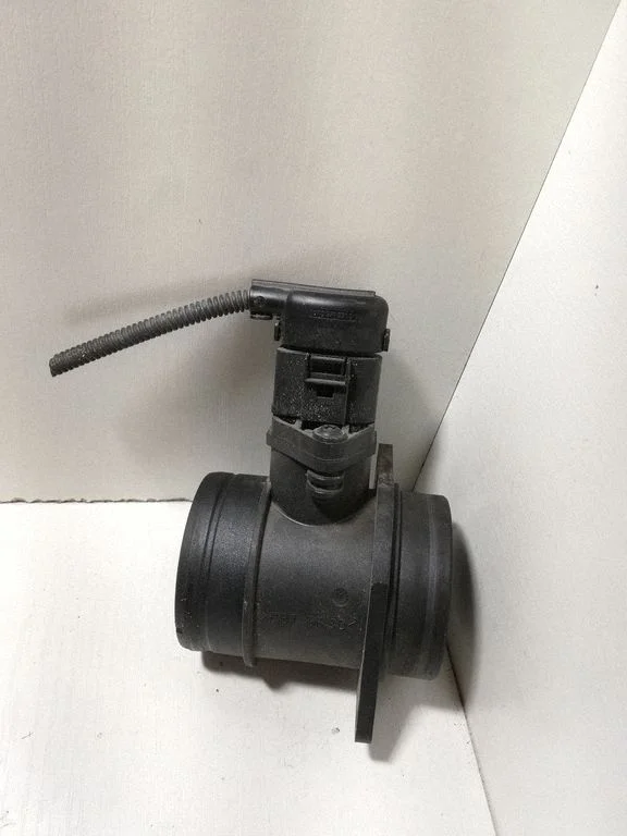 Przepływomierz powietrza 038906461B