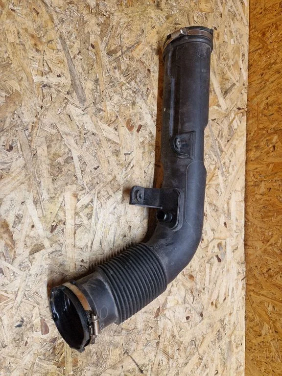 Turbo air intake inlet pipe/hose – Volvo V40 (2012-2019)