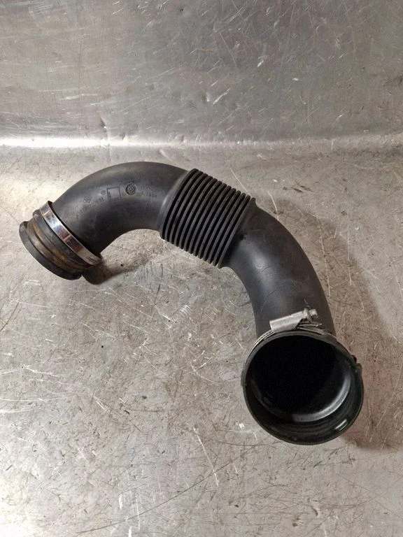 Air intake hose/pipe 1105223S01