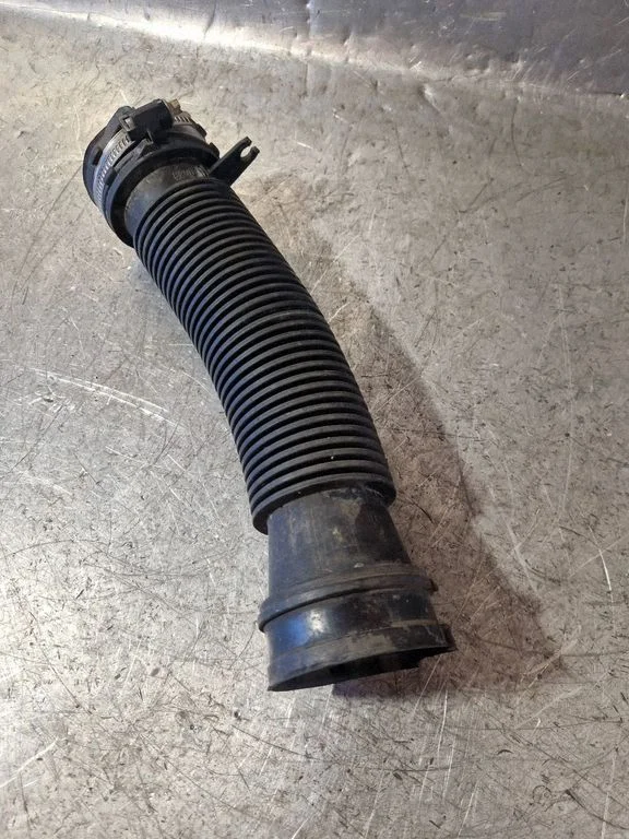 Air intake hose/pipe – Renault Megane III (2009-2016)