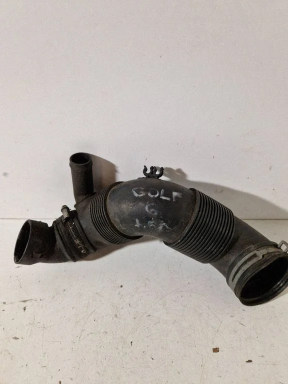 Air intake hose/pipe 3C0129654M