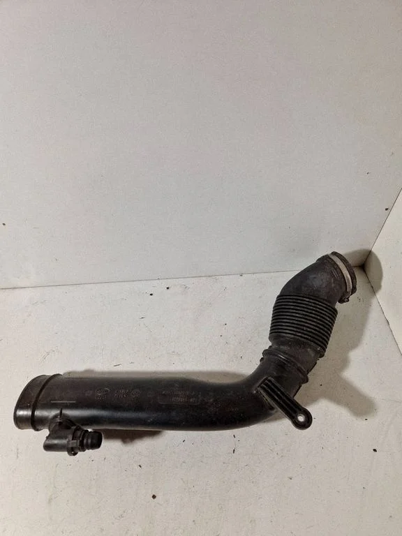 Air intake hose/pipe BJ329C627AC
