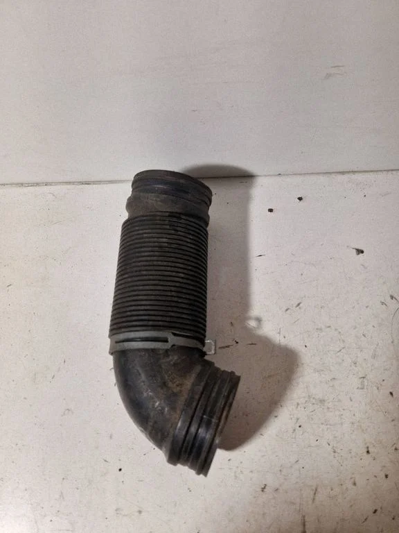 Air intake hose/pipe 1K0129684B