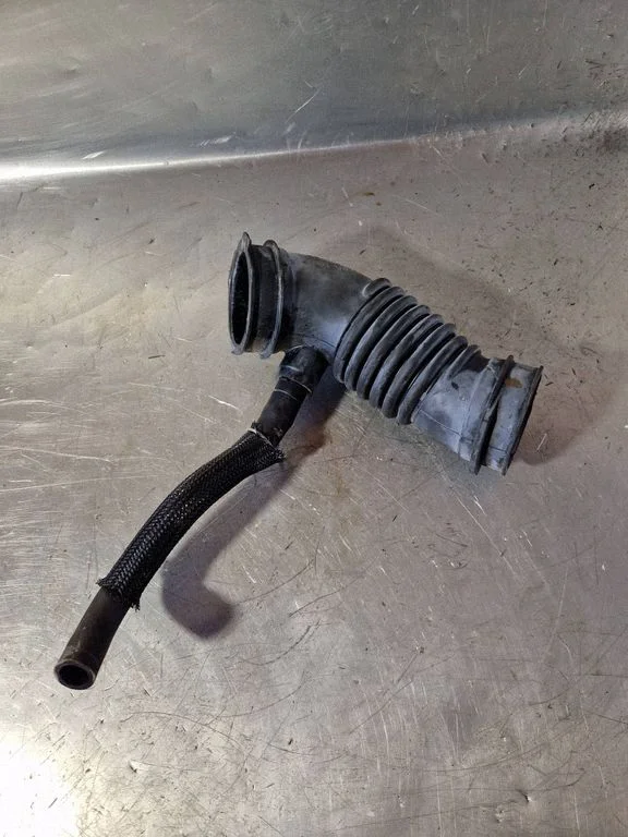 Air intake hose/pipe – Toyota Avensis T270 (2015-2018)