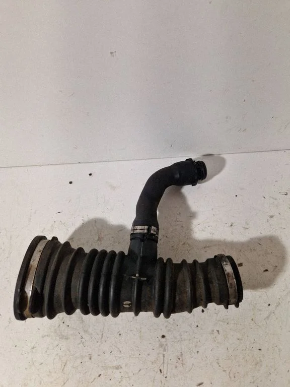 Air intake hose/pipe – Ford Focus C-MAX (2003-2010)