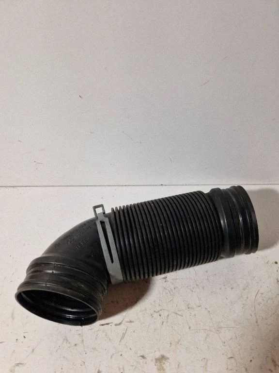 Air intake hose/pipe 1K0129684B
